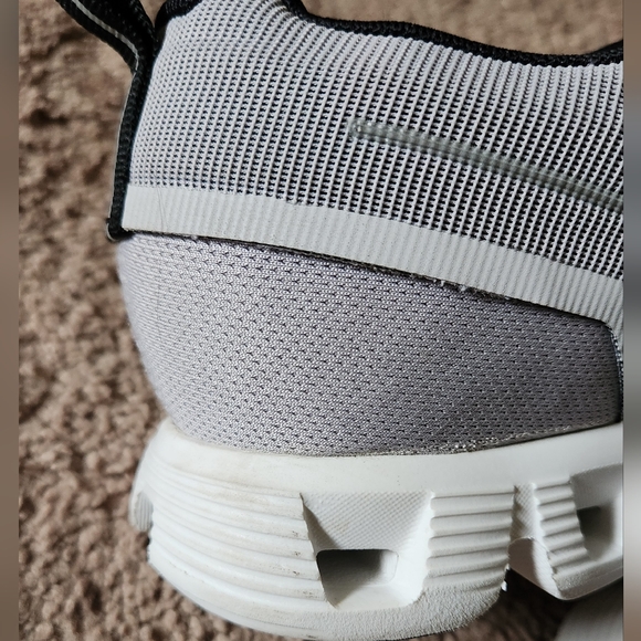 ON Running Cloud 5 Waterproof Shoes Glacier/White Womens 10.5 EUC - Picture 16 of 16